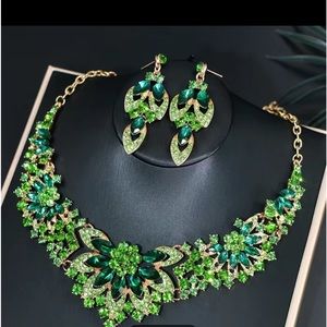 New Exquisite Crystal Necklace Set